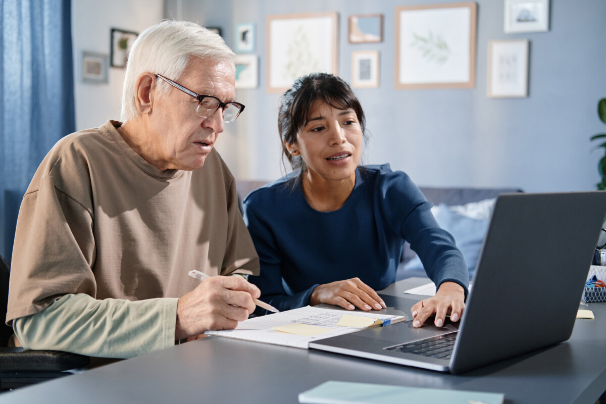 How to Compare Medicare Plans and Save on Costs